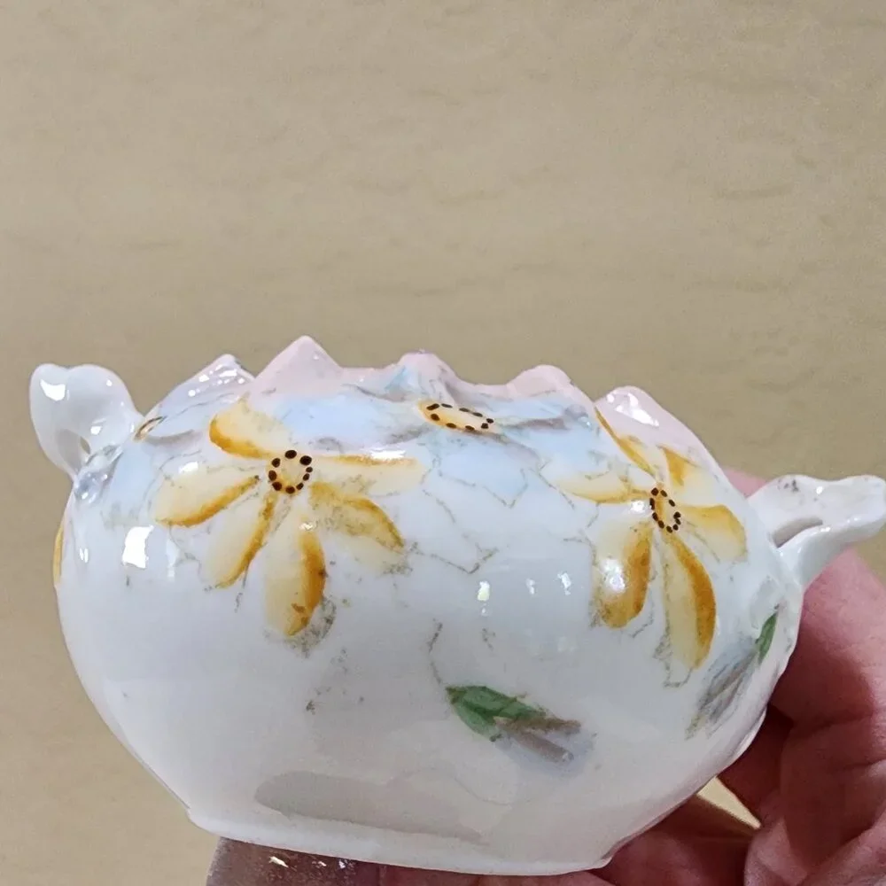 1900's Dainty Antique Hand Painted Daisy Flower Pinch Top Hair Catch Bowl Vanity